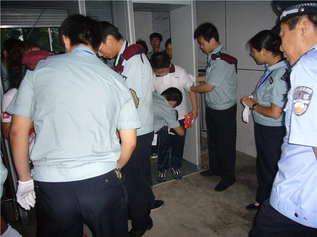 唐山奧運(yùn)圣火:SMA-8000安檢門(mén)性價(jià)比最高