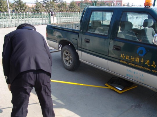 國(guó)產(chǎn)及進(jìn)口車(chē)底檢查鏡和車(chē)輛底盤(pán)檢查系統(tǒng)是一回事嗎？